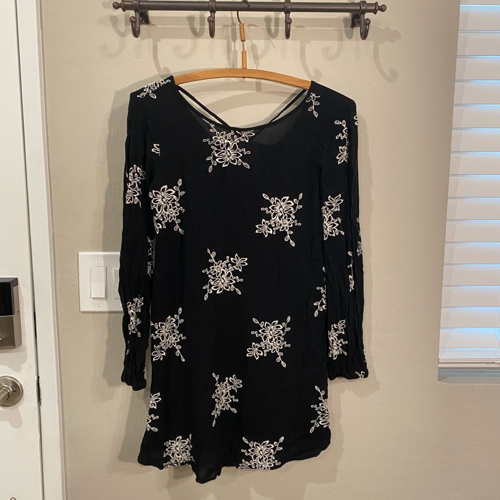 Xhilaration Bland and White Mini Dress, Size M